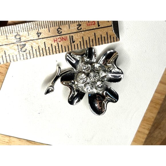 Vintage Rhinestone brooch bundle of 2 - box brooch & Silver Floral Brooch Set - Picture 8 of 11